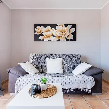 21 C Bouganvillas *